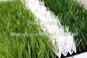 50mm Stapelhöhe Synthetisches PE-Material Gartendekoration Kunstgrasteppich für Fußballfeld