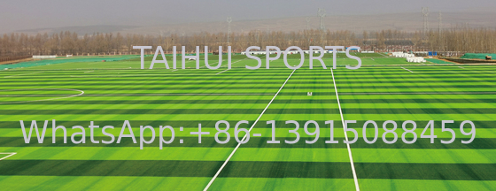 16800 Dichte Umweltfreundliches künstliches Gras Einfach zu installieren 30 mm 50 mm Außengras für Sportfelder